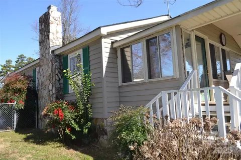 752 Pinehaven 105 Dr #105, New London, NC 28127