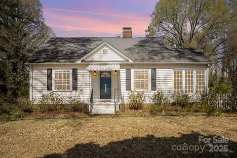 7122 Tuckaseegee Rd, Charlotte, NC 28214