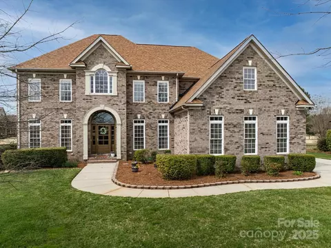 5501 Two Iron Dr, Matthews, NC 28104