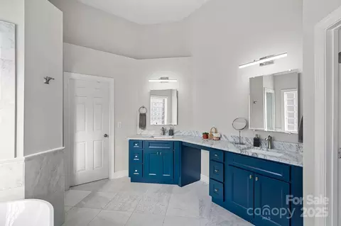 Bath - 18334 Dembridge Dr, Davidson, NC 28036 photo 4 of 6