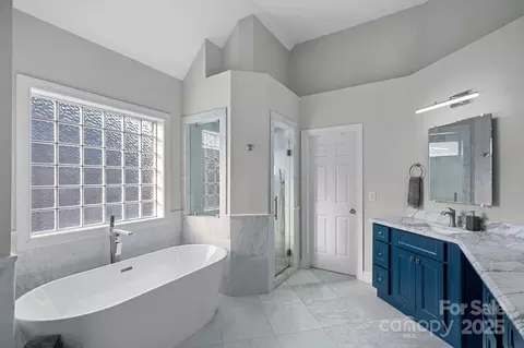 Bath - 18334 Dembridge Dr, Davidson, NC 28036 photo 3 of 6