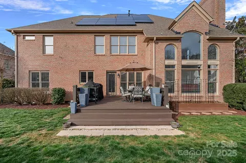Exterior - 18334 Dembridge Dr, Davidson, NC 28036 photo 5 of 8