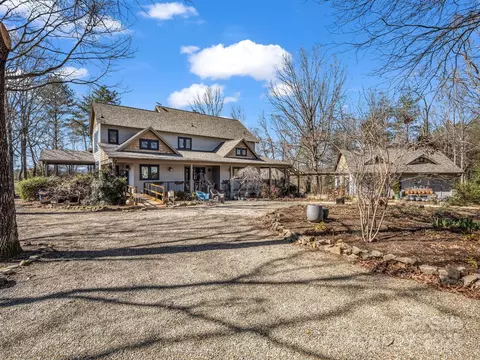 704 Hawks Landing Dr, Columbus, NC 28722
