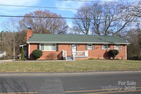1060 Laurel Ln, Gastonia, NC 28054