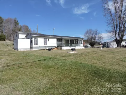392 Cane River School Rd, Burnsville, NC 28714