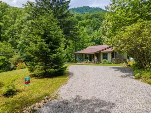 3093 Dicks Crk, Whittier, NC 28789