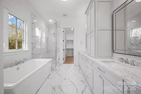 Bath - 810 Martingale Ln, Davidson, NC 28036 photo 1 of 4