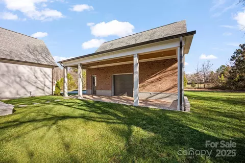Exterior - 810 Martingale Ln, Davidson, NC 28036 photo 2 of 5