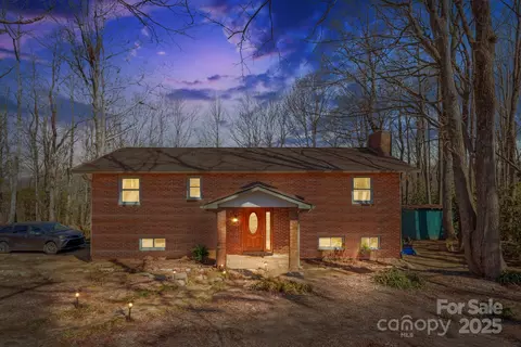 33 Milburn Ln, Hendersonville, NC 28792