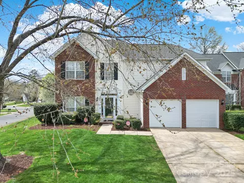 8620 Grey Squirrel Ct, Charlotte, NC 28277
