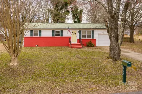 2577 Kingston St, Newton, NC 28658