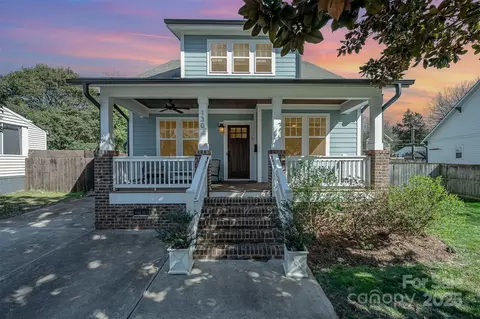 130 N Smallwood Pl, Charlotte, NC 28216