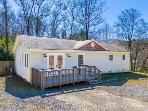 72 S Woods Dr, Sylva, NC 28779