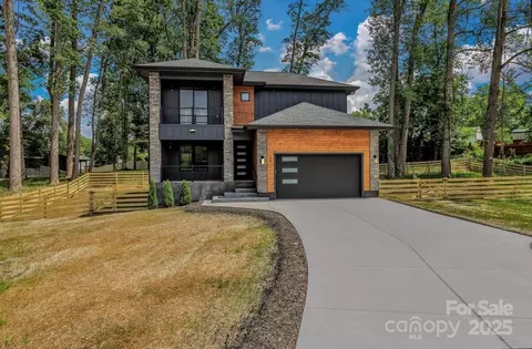 25 Scott Meadows Dr, Asheville, NC 28806