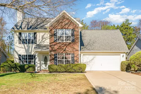 12421 Poplar Forest Dr, Charlotte, NC 28278