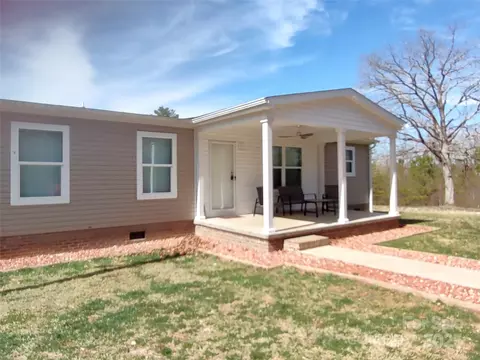404 B And S Ln, Hickory, NC 28601