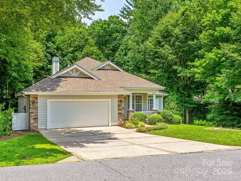 196 Eagle Chase Ln, Etowah, NC 28729