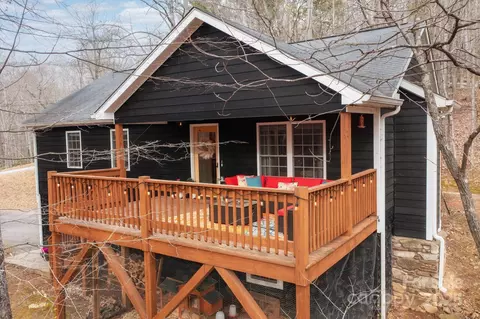 19 Smokey Mountain Dr, Swannanoa, NC 28778