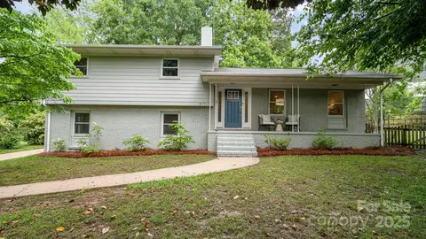 917 Bobby Ln, Charlotte, NC 28211