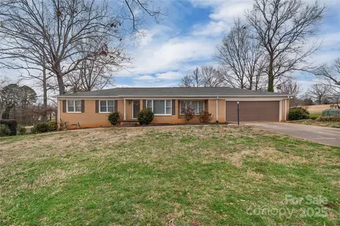 107 Pinelake Dr, Kings Mountain, NC 28086