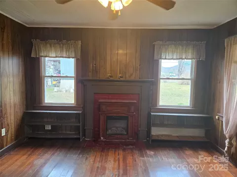 Living - 999 Chipper Curve Rd, Sylva, NC 28779 photo 1 of 4