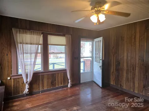 Living - 999 Chipper Curve Rd, Sylva, NC 28779 photo 2 of 4