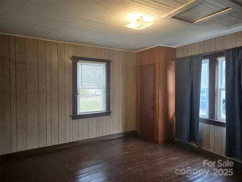 Bedroom - 999 Chipper Curve Rd, Sylva, NC 28779 photo 3 of 3