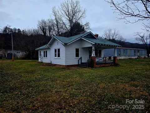 Exterior - 999 Chipper Curve Rd, Sylva, NC 28779 photo 2 of 4