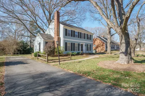 1634 Bonnie Ln, Charlotte, NC 28213