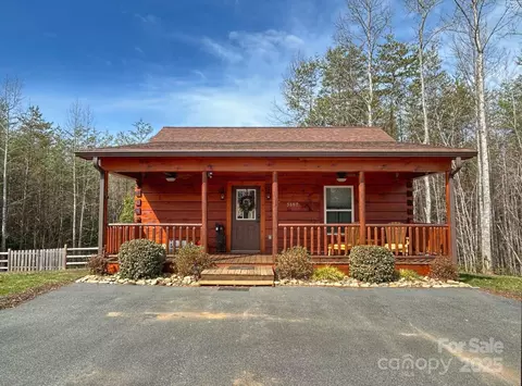 5680 Low Country Rd, Lenoir, NC 28645