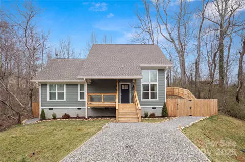 15 Hemlock Dr, Asheville, NC 28806