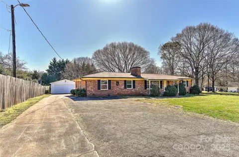 1356 Ford Dr, Lowell, NC 28098