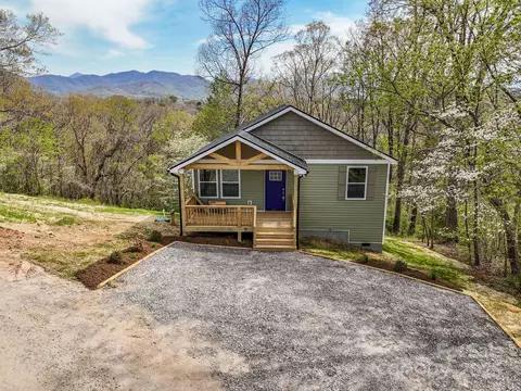 1560 Beaverdam St, Canton, NC 28716