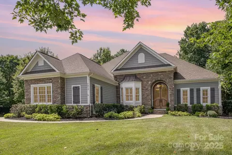 7913 Buena Vista Dr, Denver, NC 28037