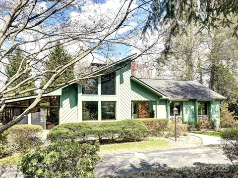 71 Underhill Rd, Hendersonville, NC 28792