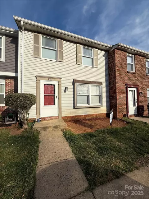 7633 Holly Grove Ct, Charlotte, NC 28227