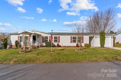 7 N Marjorie Ln, Hendersonville, NC 28792