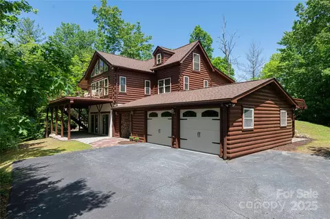 2117 Deep Woods Dr, Hendersonville, NC 28739