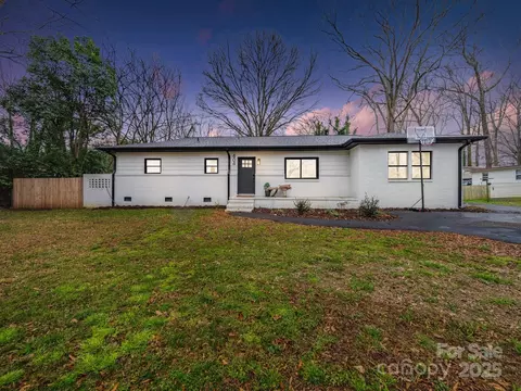 404 Plaza Dr, Harrisburg, NC 28075