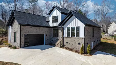 4060 Steve Ikerd Ne Dr NE, Hickory, NC 28601