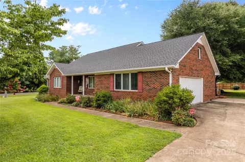 105 Baymount Dr, Statesville, NC 28625