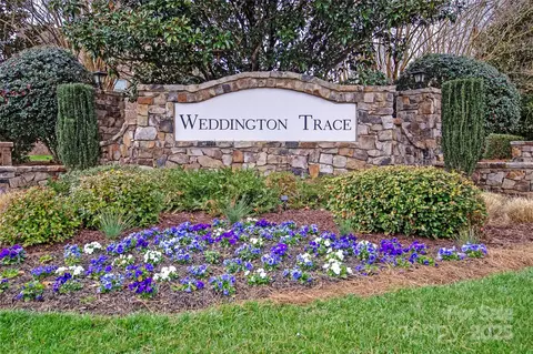 900 Crooked River Dr, Waxhaw, NC 28173