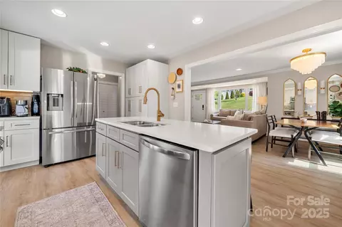 4820 Valley Stream Rd, Charlotte, NC 28209