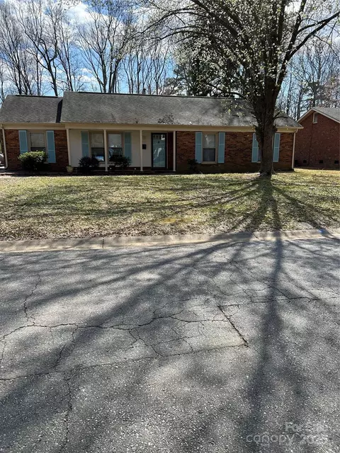 6520 Farmway Pl, Charlotte, NC 28215