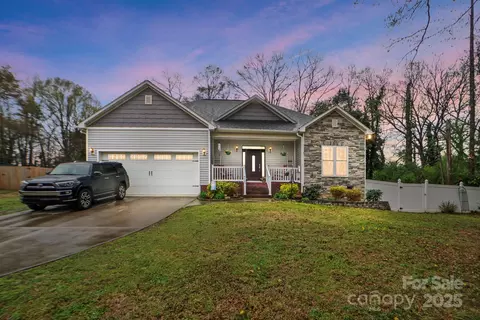 125 Jefferson Dr, Locust, NC 28097