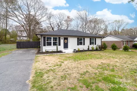 2318 Knight Dr, Gastonia, NC 28052