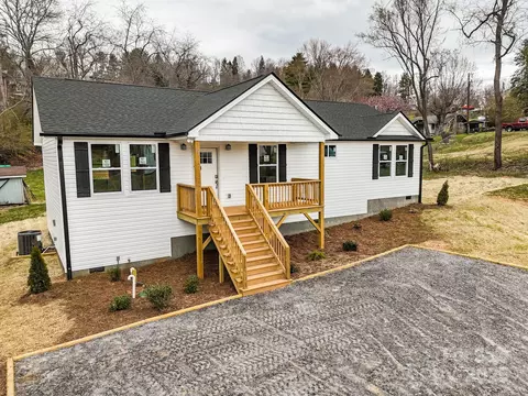25 Phillips St, Canton, NC 28716 photo 2