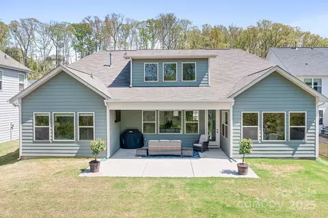 Exterior - 152 Broadleaf Dr, Denver, NC 28037 photo 5 of 6