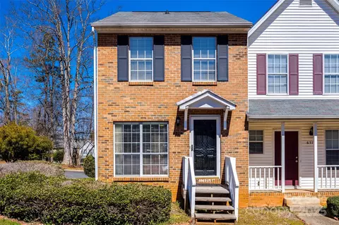 6374 Windsor Gate Ln, Charlotte, NC 28215