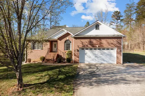 150 Hidden Oak Dr, Statesville, NC 28677
